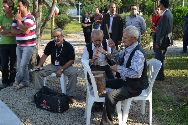 دومين جشنواره تئاتر خياباني شهروند لاهيجان آغاز بكار كرد